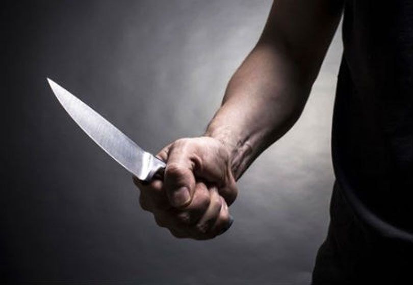 Pula: 29-godišnjak prijetio nožem djevojci pa razbio staklo na zgradi policije