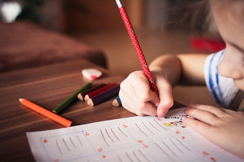 ZABAVNO UČENJE STRANOG JEZIKA: O lisici i rodi na njemački