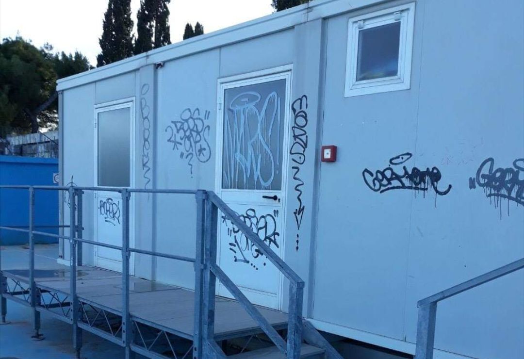 FRUSTRIRANI ILI GLUPI? Rovinjski 'frajeri' ponovno uništavaju diljem grada