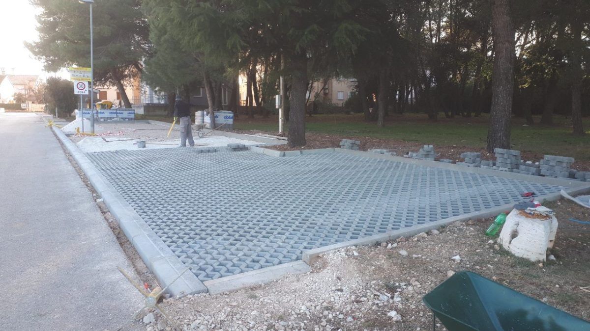 PARKINGA NIKAD DOSTA: Uređuje se parkiralište na Kukaletovici