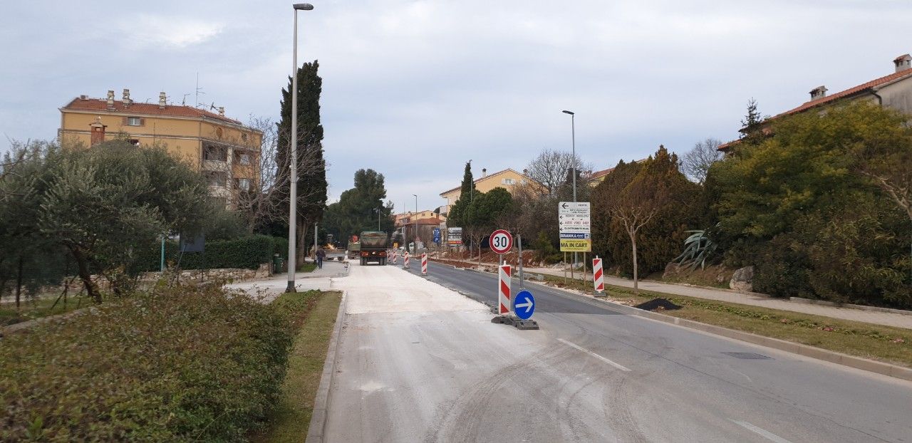 U ROVINJU SE ZATVARA ISTARSKA ULICA: Do vikenda prometovanje zaobilaznim pravcima 
