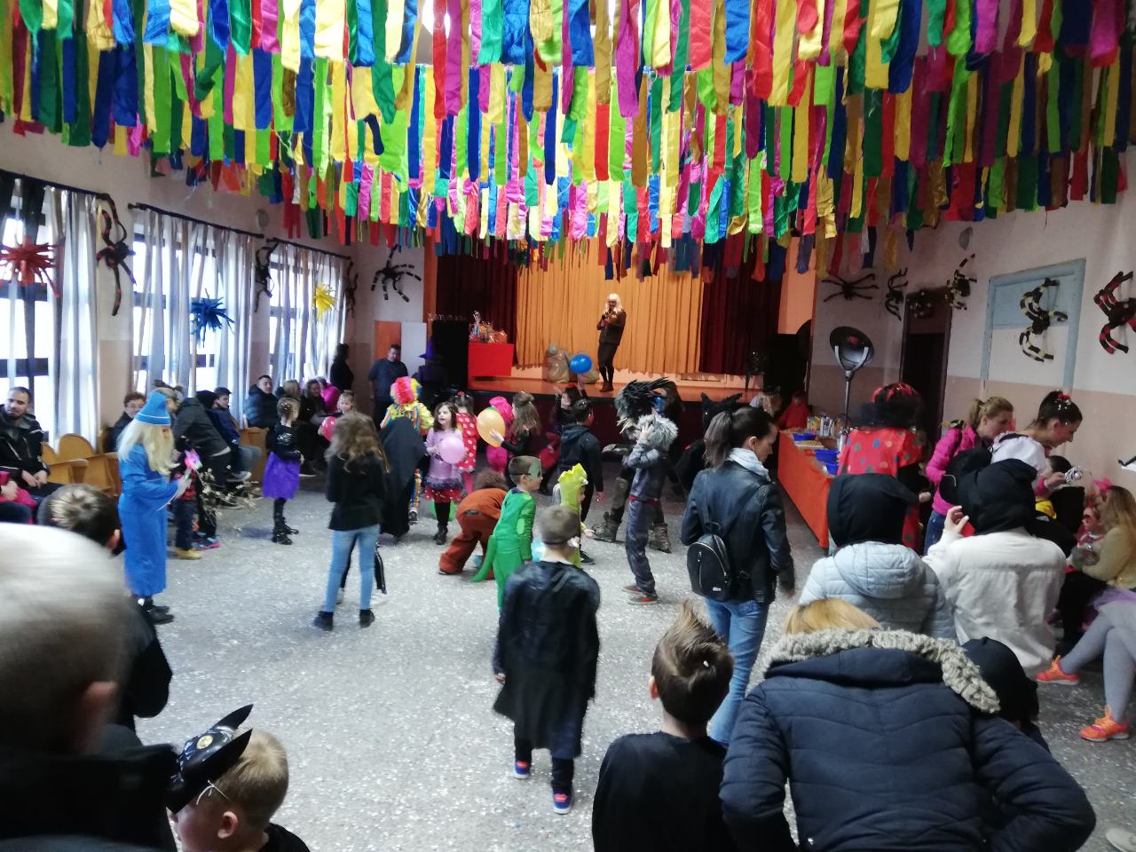 U Rovinjskom Selu održane maškare za najmlađe