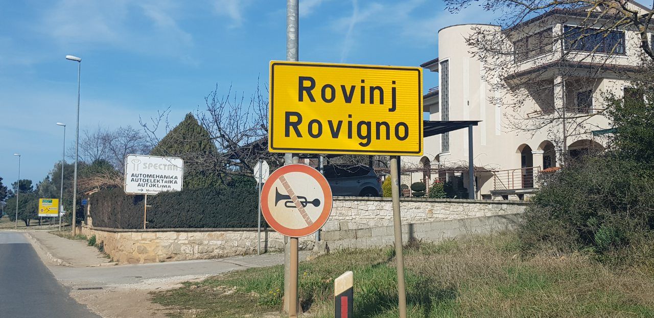 APSURD! Dva ulaza u Rovinj, dva različita pravila!