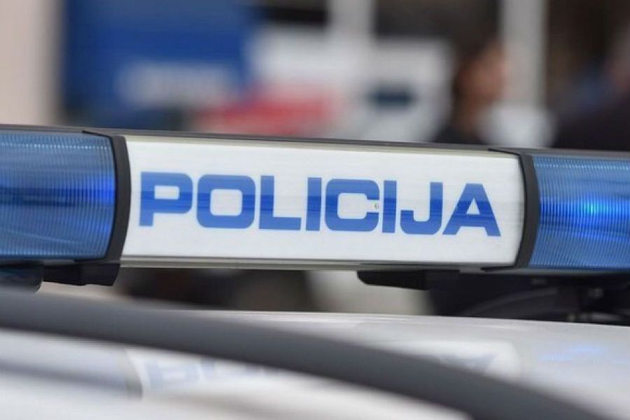 Pulska policija u potrazi za ukradenim automobilom