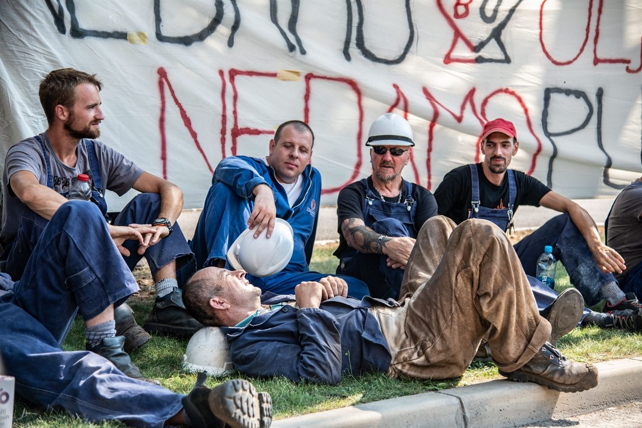 OČAJNI ULJANIKOVCI OPET U ŠTRAJKU Ovaj put i zavarili portune