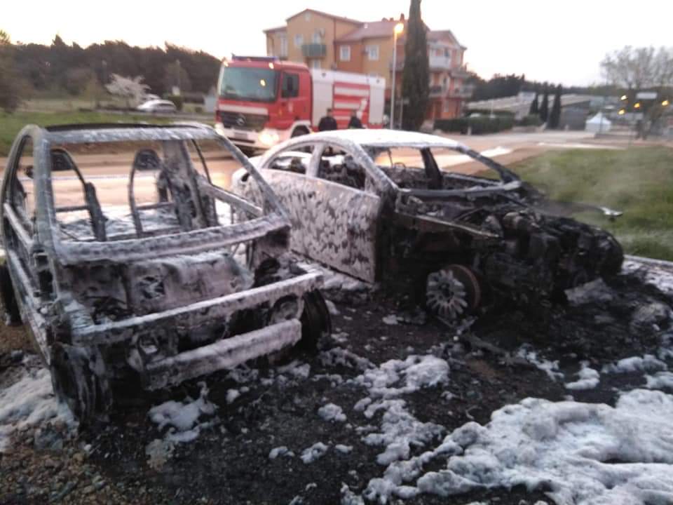 SLUČAJNO? U Novigradu noćas izgorjela dva automobila