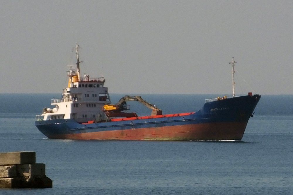 IZBJEGNUTA HAVARIJA: Grčki brod Agios Rafail nasukao se na stijene kraj Muzila