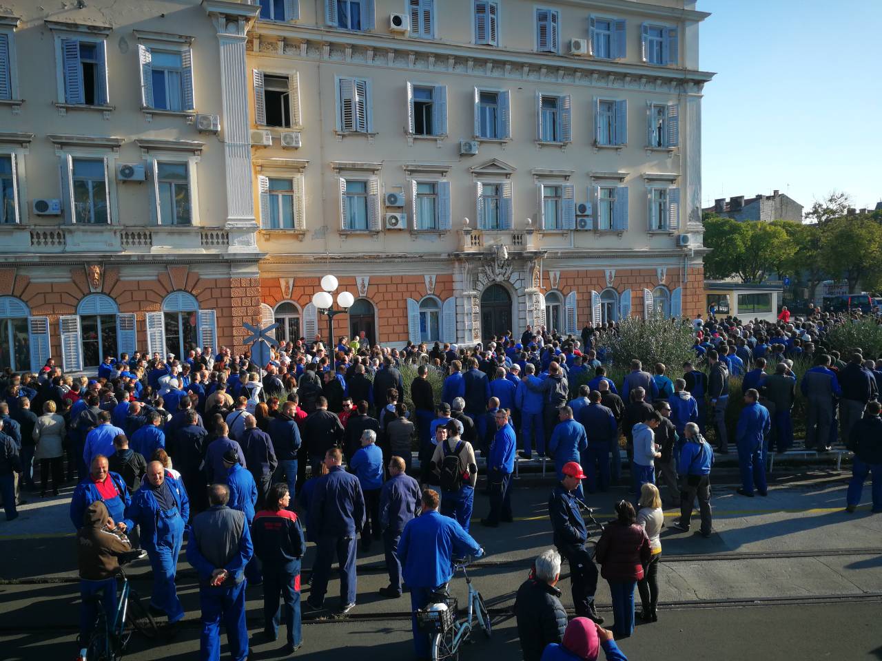 ZAŠTITARI ČUVAJU ULJANIK Jedna osoba je privedena