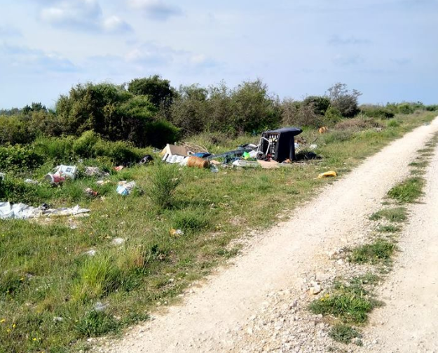 POZIVAJU SE VODNJANCI Javna tribina kako gospodariti vlastitim smećem ODGOVORNOST NE PRESTAJE BACANJEM U KANTU
