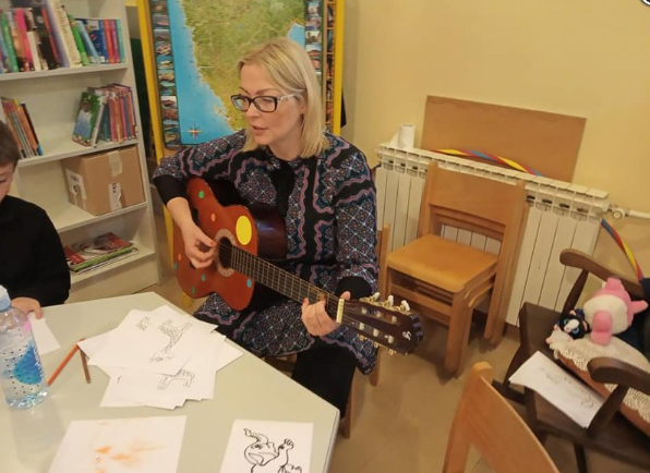 POČETAK TJEDNA U KNJIŽNICI VODNJAN 'Impariamo le lingue cantando' nova je knjiga uglazbljenih dječjih pjesmica