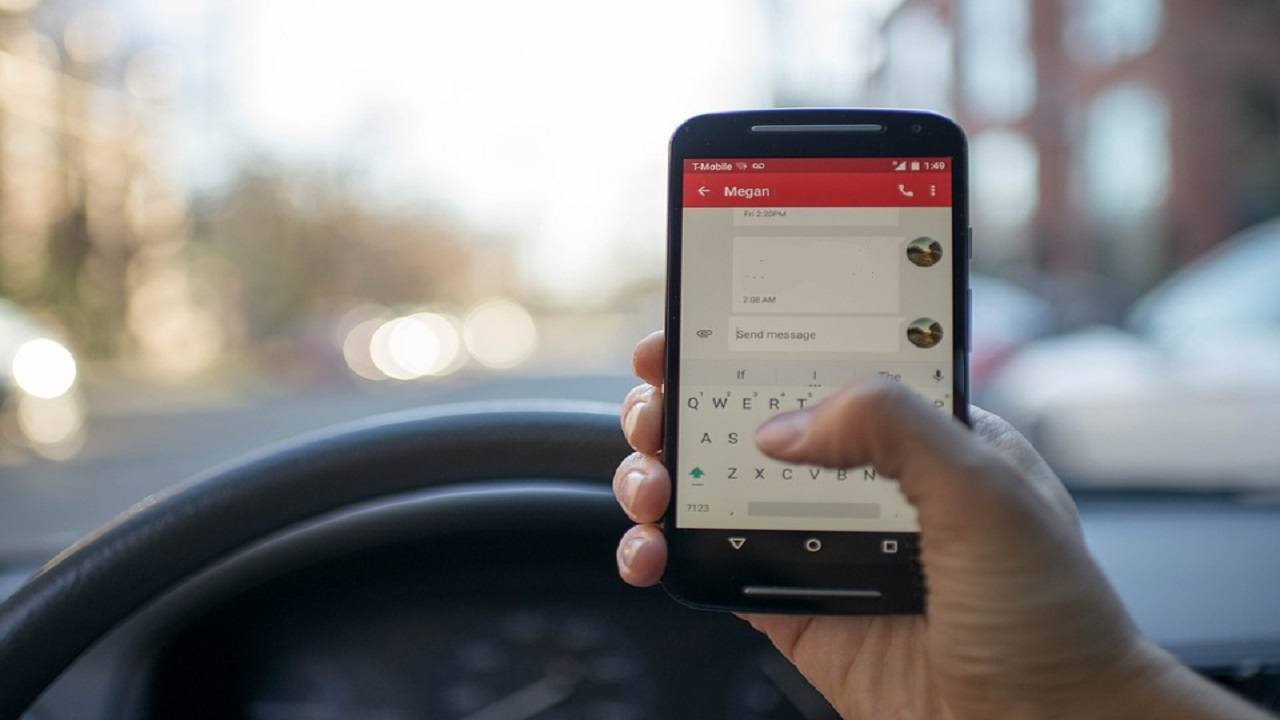 Ne vežete se i često telefonirate i tipkate dok vozite? Nemojte!