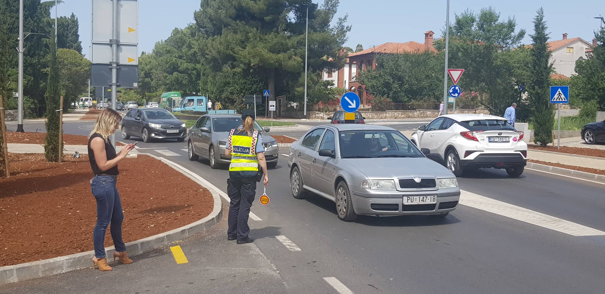 PROVELI SMO ANKETU U CENTRU GRADA: Akcija Rovinj FM-a i rovinjske policije povodom Dana ljubaznosti u prometu