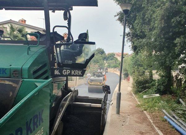 RADOVI NA BORIKU U tijeku asfaltiranje, nastavlja se u Rovinjskom Selu