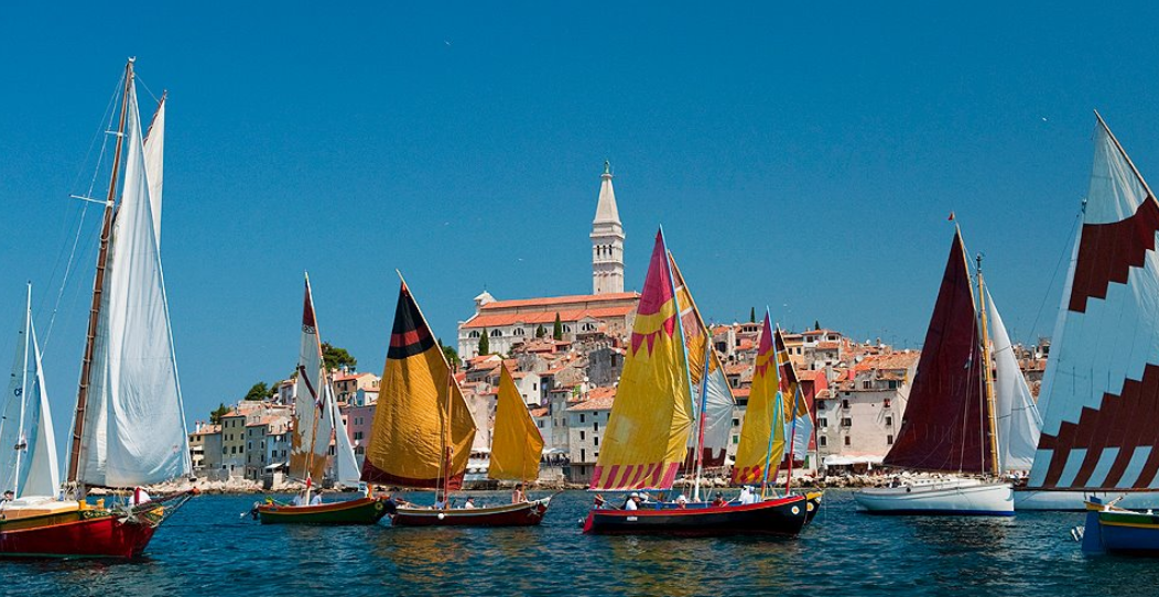 NAJLJEPŠA REGATA NA JADRANU Do 14 sati pruža se pogled na batane, guceve, pasare, leute, barke tipa 'Topo' i druge