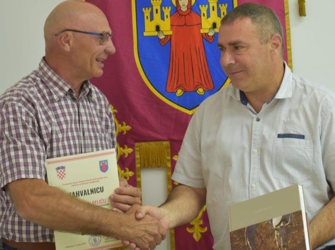 Kanfanarski načelnik dodjelio zahvalu Vladimiru Reliću za 75 dobrovoljnih darivanja krvi