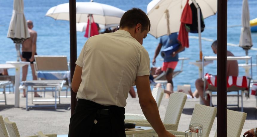 MARINA CVITIĆ: SVE SE VRAĆA, SVE SE PLAĆA Najprije su iz turizma potjerali radnike, a sada plaču za njima