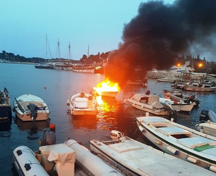 U centru Rovinja izgorila brodica VATROGASCI ODRADILI 10 INTERVENCIJA U 12 SATI