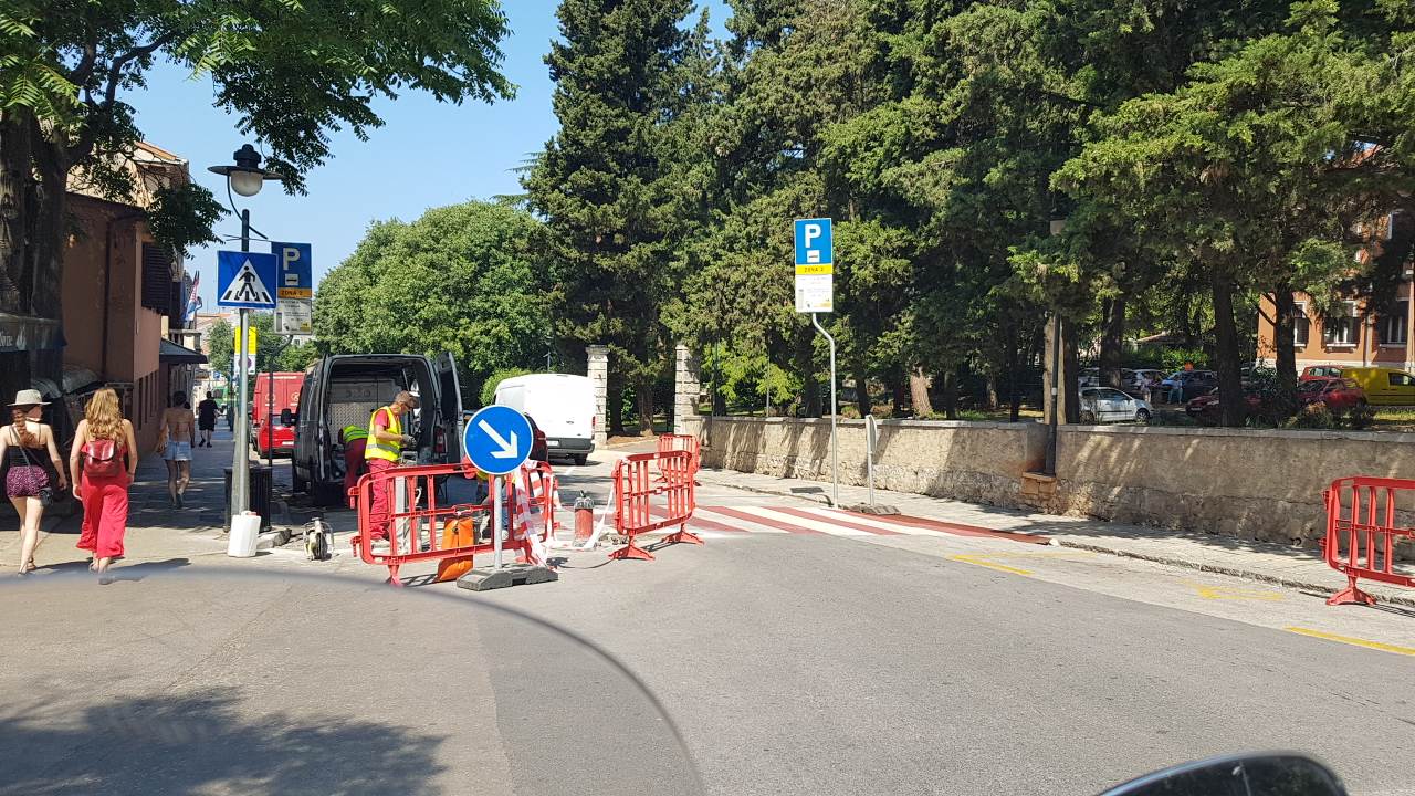 U Carduccijevoj ulici u Rovinju ugrađena led rasvjeta