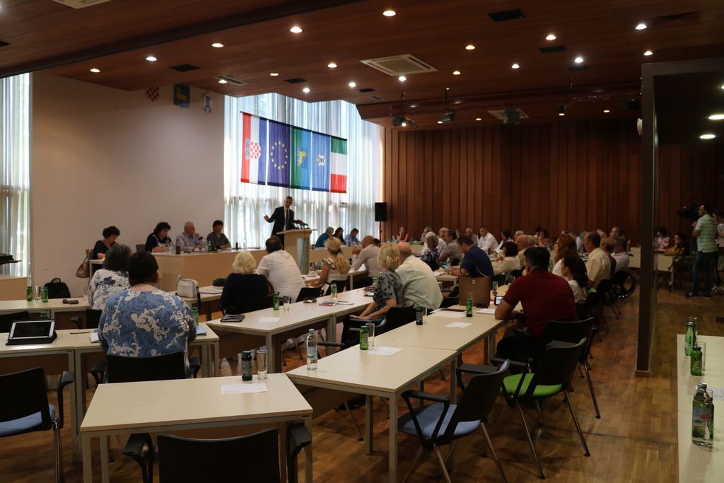 ISTRA JE JEDNA OD NAJRAZVIJENIJIH REGIJA Održana posljednja sjednica Županijske skupštine s Flegom u ulozi župana