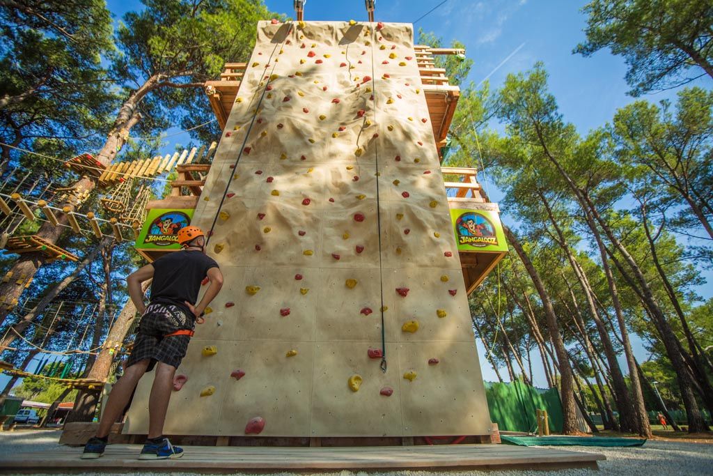 NESREĆA U FAŽANI Maloljetni Švicarac pao sa umjetne stijene i teško se ozlijedio