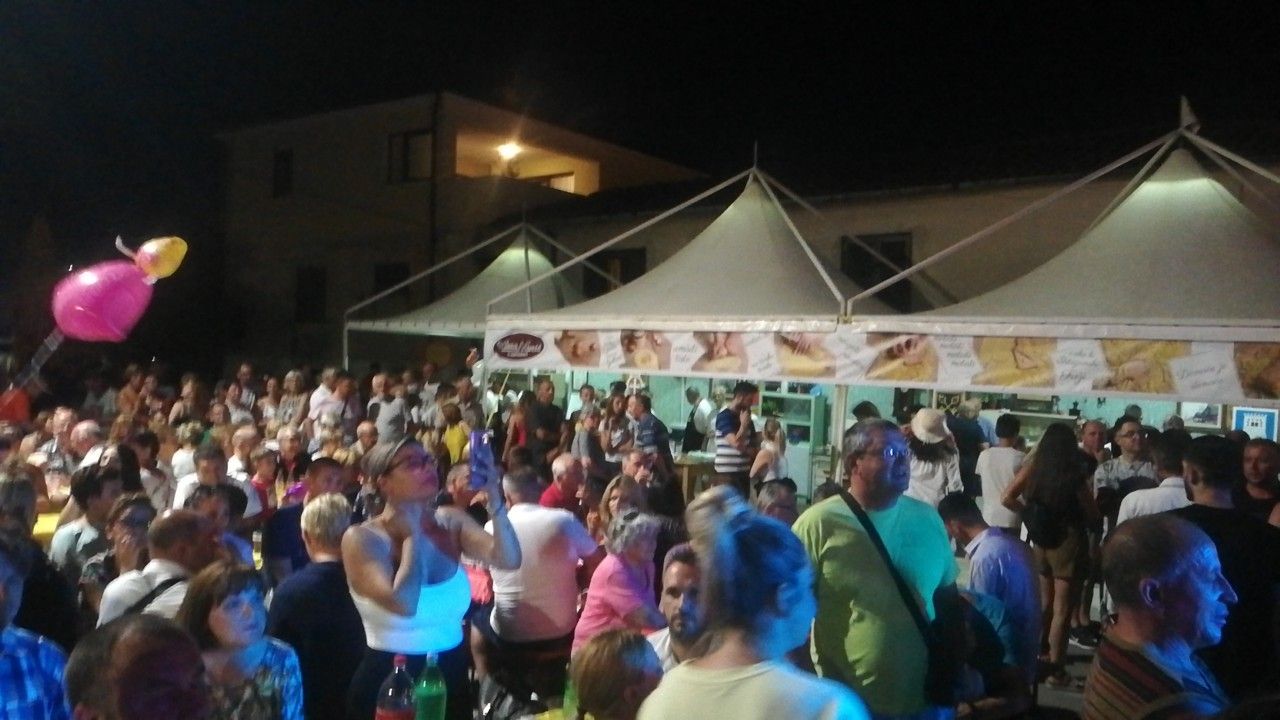 FUŽIJADOM OTVORENA JAKOVLJA Subota donosi smotru istarskih volova - OTKAZUJE SE KONCERT IVANA ZAKA