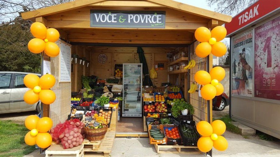 BIZARNA KRAĐA U POMERU Muškarac i žena provalili u štand i ukrali voće i povrće