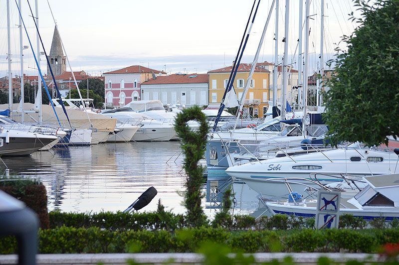 U porečkoj marini MUŠKARAC PAO U MORE I PREMINUO