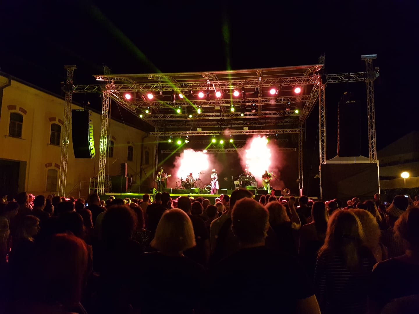 KAD I PUBLIKA I BEND UŽIVAJU Morcheeba točka na i rovinjskih koncerata!