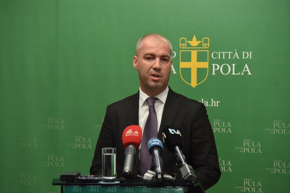 Robert Cvek: Država ovršuje radnike Uljanika!!