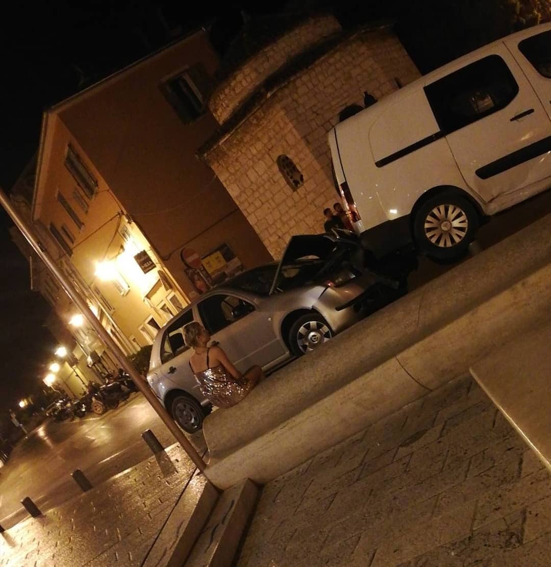 AUTOM POD AUTO S jednim promilom alkohola zabio se u parkirani automobil na Lokvi u Rovinju