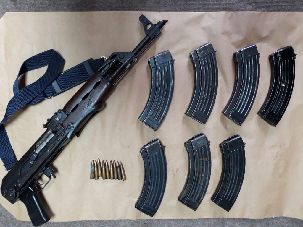 Čistio kuću, pronašao oružje. Predao ga policiji.