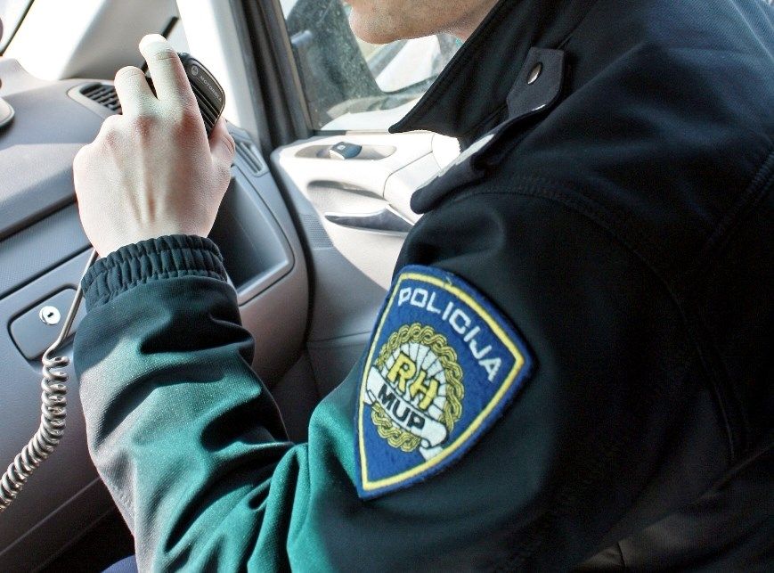 PULA: u noći s ponedjeljka na utorak nepoznati počinitelji probušili gume na dva vozila