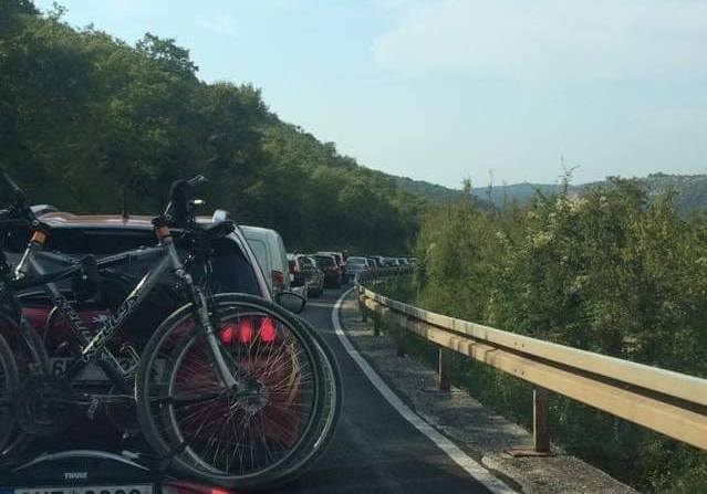 DVIJE NESREĆE NA LIMSKOM KANALU 59-godišnja Slovenka motociklom udarila u ogradu i teško se ozlijedila