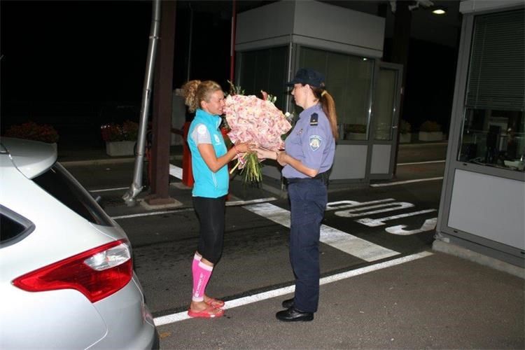 Nataša Rogić Jukopila dočekana cvijećem od strane kolega policajaca