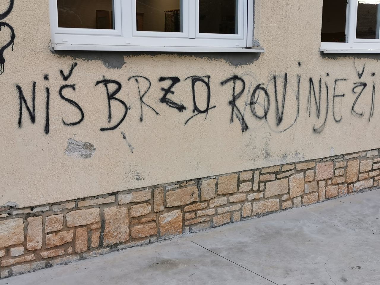 VANDALI IŠARALI ZGRADE ROVINJSKOG VRTIĆA 'I vi ćete jednog dana biti roditelji'