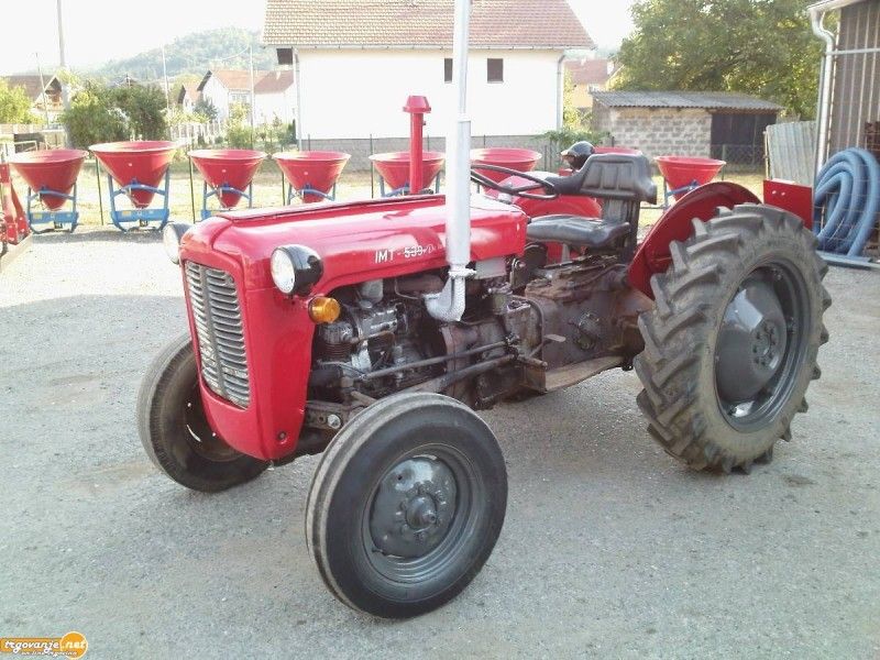 Vozeći pijan traktor Rovinjskim Selom, zabio se u zid i razbio ogradu