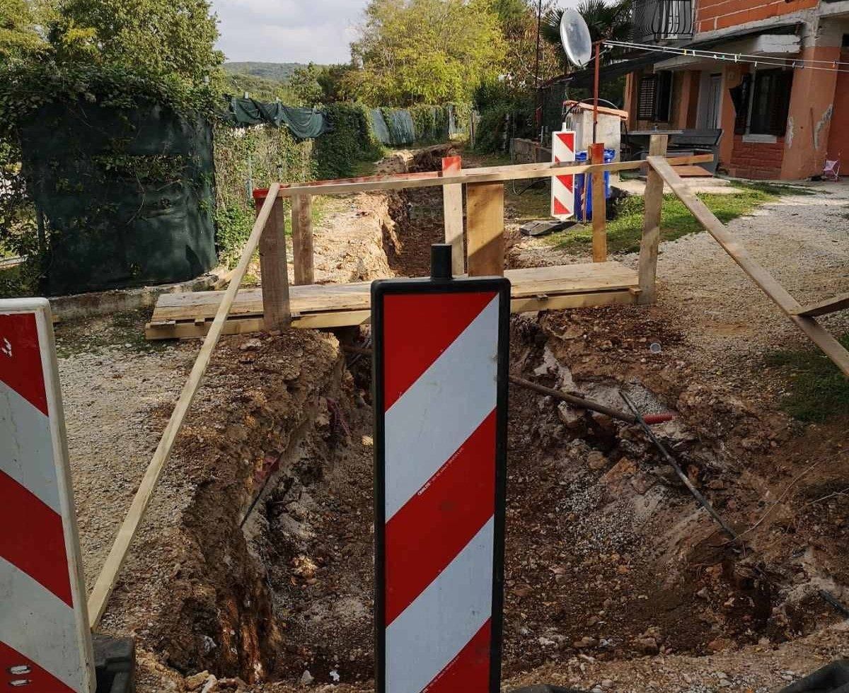 MJEŠTANI DOČEKALI Započela izgradnja kanalizacijske mreže naselja Montepozzo u Rovinju