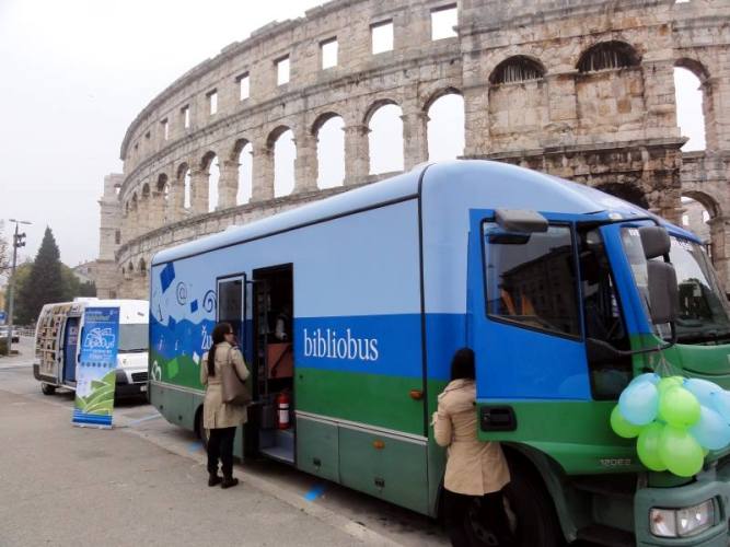 Promotivna akcija Pokrenimo bibliobus! na Dan hrvatskih knjižnica