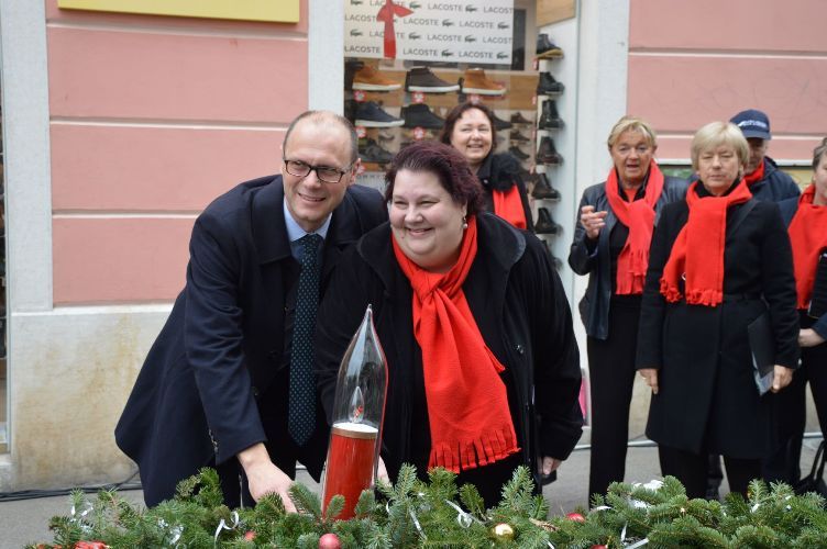 U Puli upaljena i druga svijeća na adventskom vijencu   