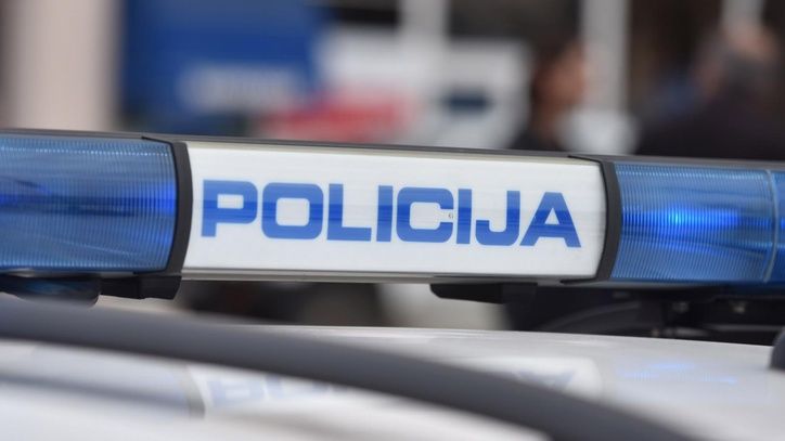 POREČ: U požaru oštećena tri vozila