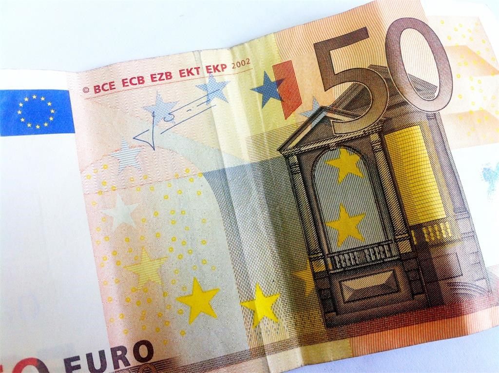 DOMIŠLJATI 'KLINCI' Nabavili krivotvorene eure pa ih pustili u promet po Puli