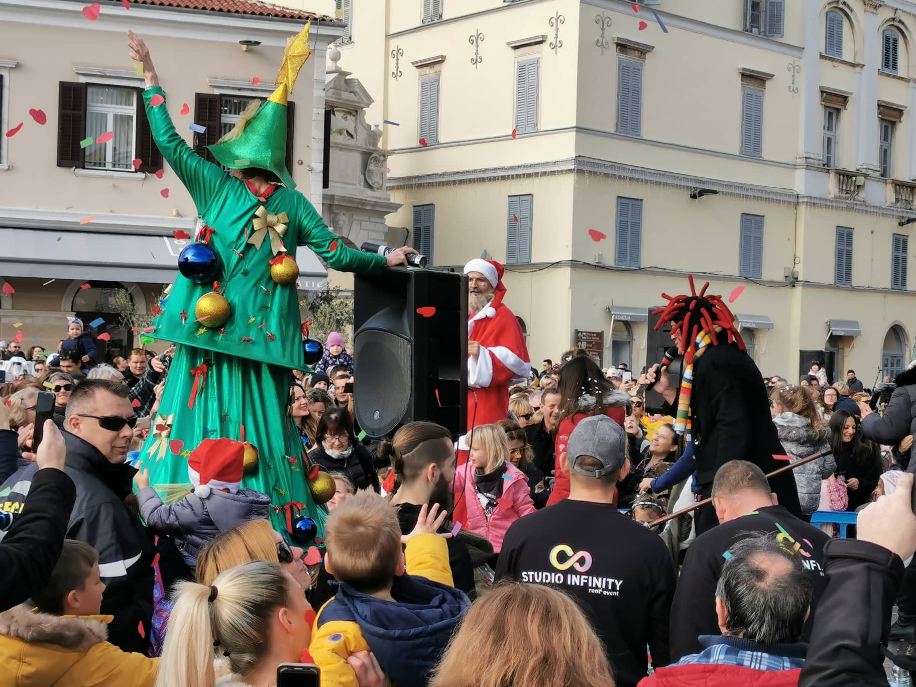 Rovinjci već proslavili dječji doček točno u podne!!