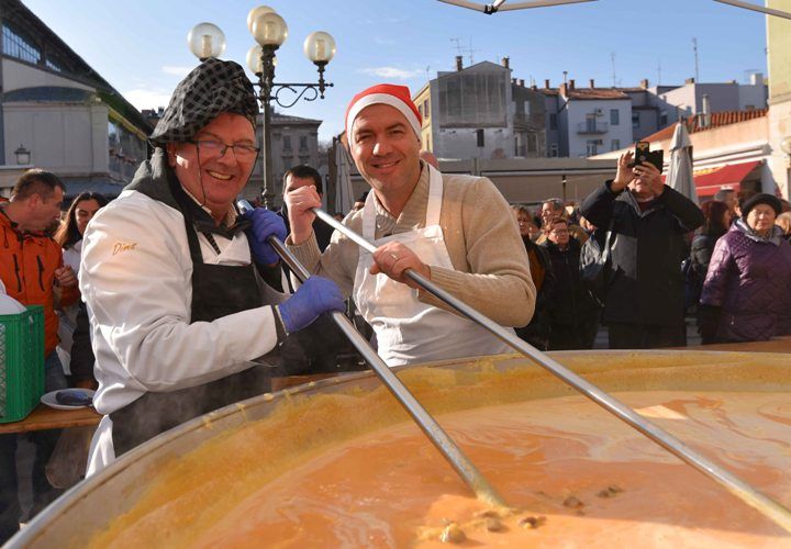 Velika fritaja od 2020 jaja na pulskoj Tržnici