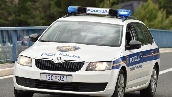 Prijavljen zbog onečišćenja okoliša - tekstilni otpad istovario u kamenolomu