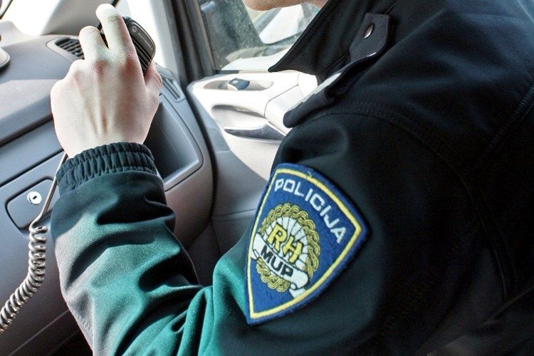 KRAĐE U PULI I BANJOLAMA Ukradena Škoda i novac