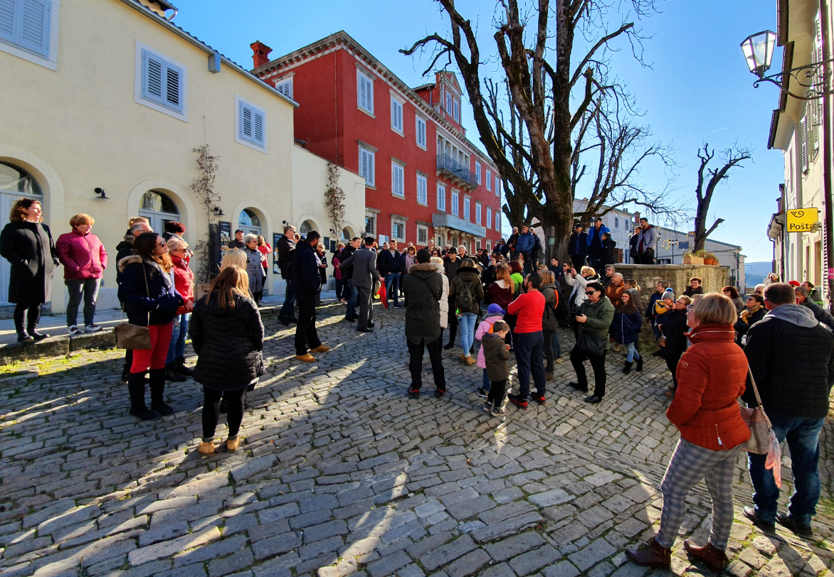 SVI ŽELE ZNATI VIŠE O MOTOVUNU 120 posjetitelja na nedjeljnom besplatnom razgledu!