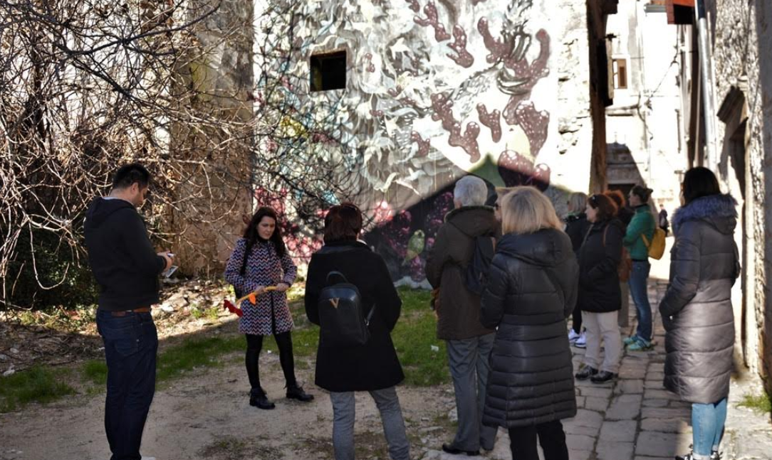 ZAŠTO VODNJANCE NAZIVAJU BUMBARIMA? Razgledavanje grada uz vodiče održano i u Vodnjanu