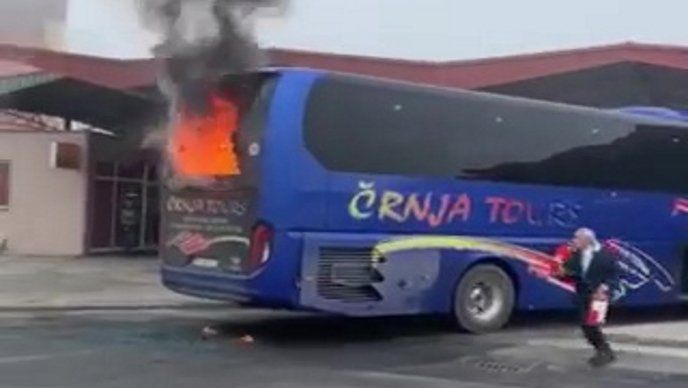 OPET!! U Vukovaru se zapalio autobus ČRNJA TOURSA