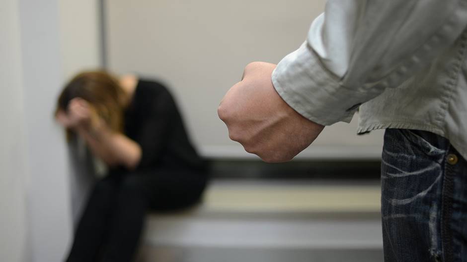 JOŠ JEDAN SLUČAJ NASILJA NAD ŽENAMA! 25-godišnji mladić u Puli premlatio svoju djevojku