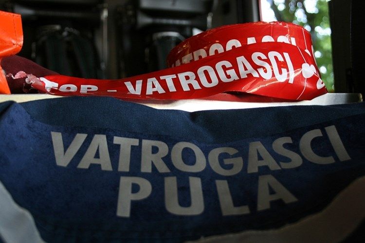 U Vrsaru gorio stan, u Puli automobil...